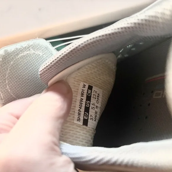 Shimano Peloton Women’s RP4 White Cycling Shoes - Clip-in Spin Class Size 5.5 37 - Picture 2 of 3